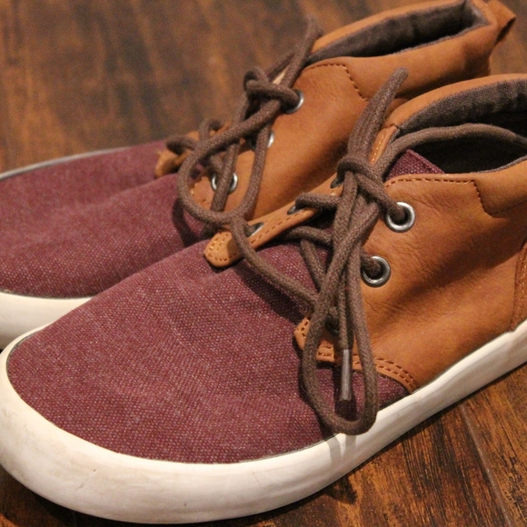 2/$20 🏷 Old Navy Canvas Sneakers Size 13 - Picture 2 of 4